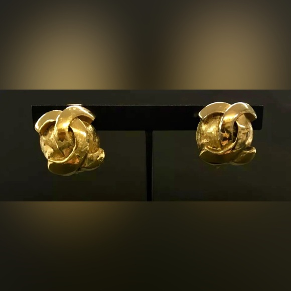 CHANEL Jewelry - Chanel CC gold earrings